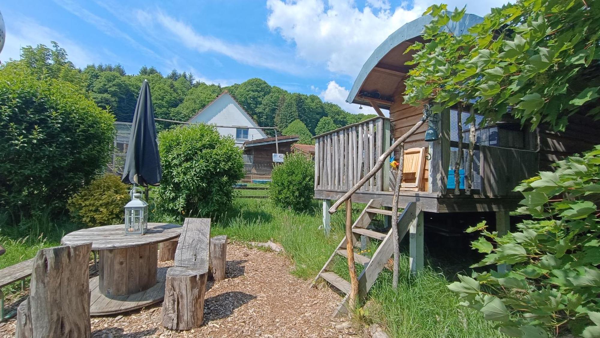 La Roulotte Tiny House Du Mond'Ideal Leval  Exterior photo